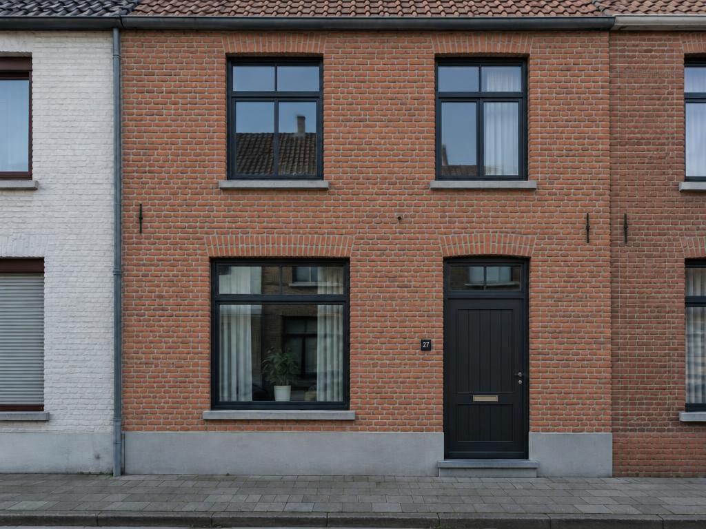 Voor: Gevel gekaleid